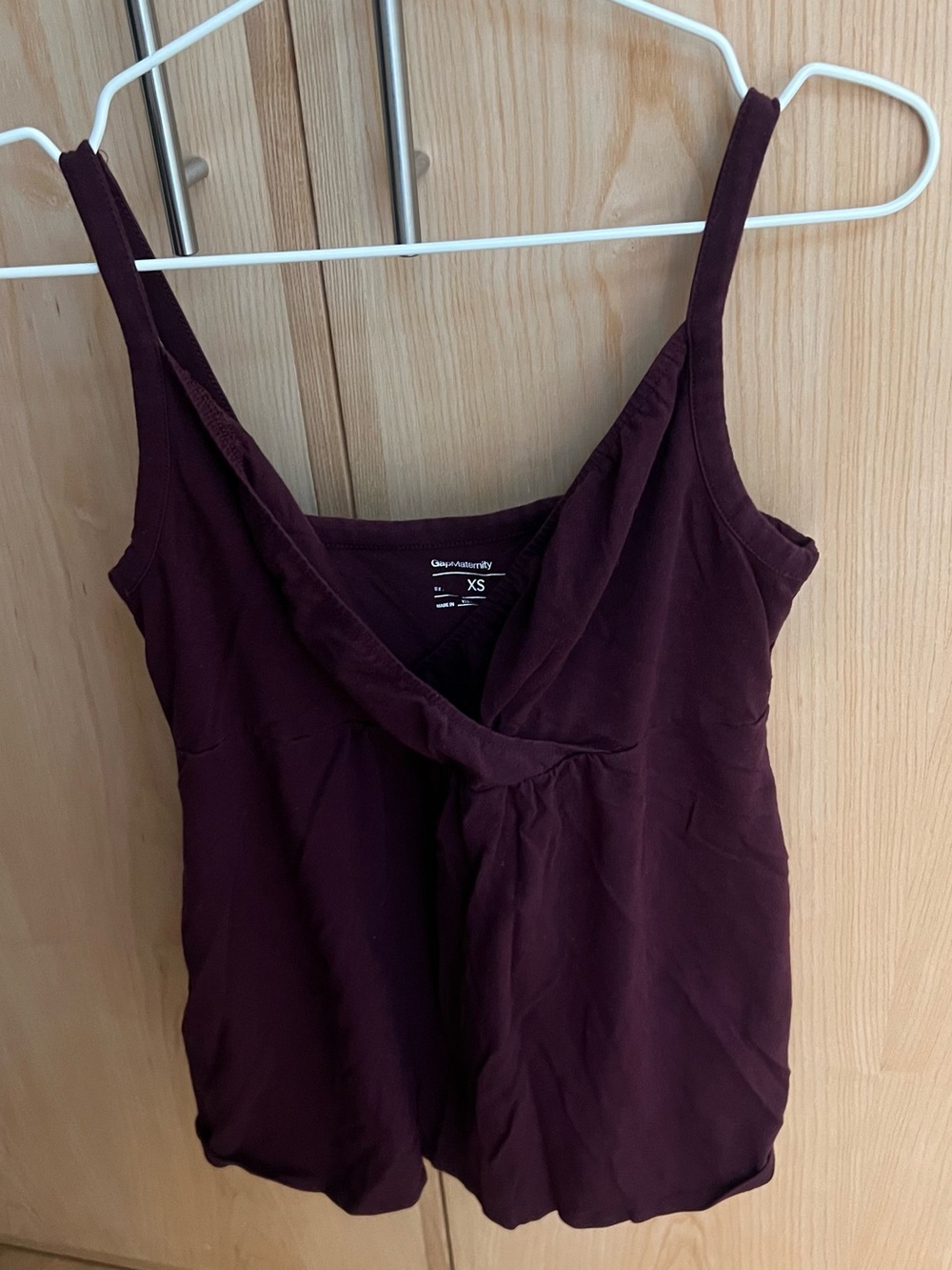 Gap maternity nursing rank top V-Neck in Deep Plum